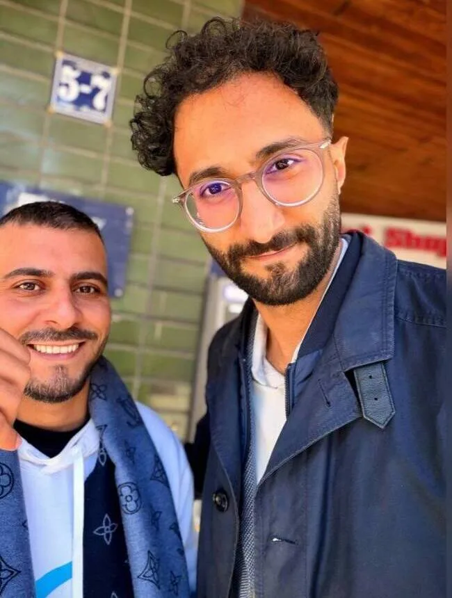 Community member taking a photo with Gold Trader Mo after meeting him in person.
